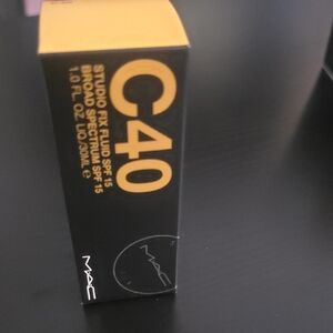 MAC Studio Fix Fluid SPF 15 Foundation C40